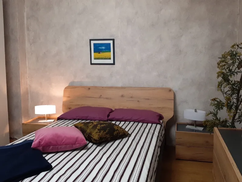 Letto matrimoniale con gambe Elegance Siloma a prezzo scontato