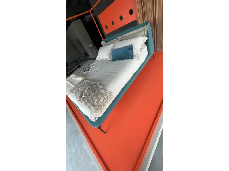 Letto matrimoniale design Velvet Novamobili a prezzo ribassato