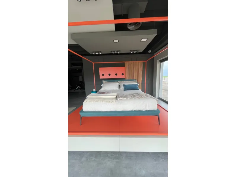 Letto matrimoniale design Velvet Novamobili a prezzo ribassato