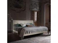 Scopri l'elegante Letto Aurora 2 e la Poltrona Frau scontati a prezzi outlet!