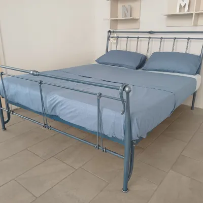 Letto matrimoniale con giroletto Iron Collezione esclusiva a prezzo scontato
