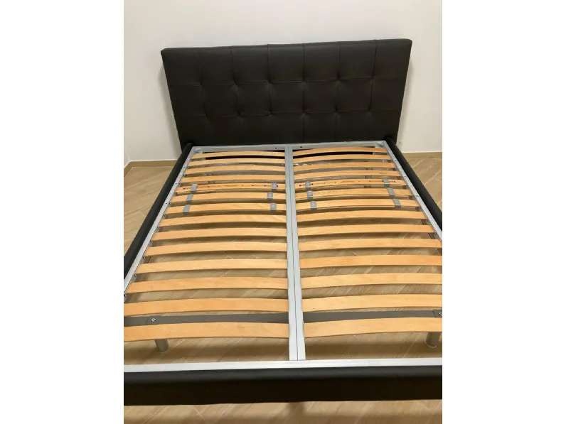 Letto matrimoniale moderno Letto moma di Veneran a prezzo ribassato