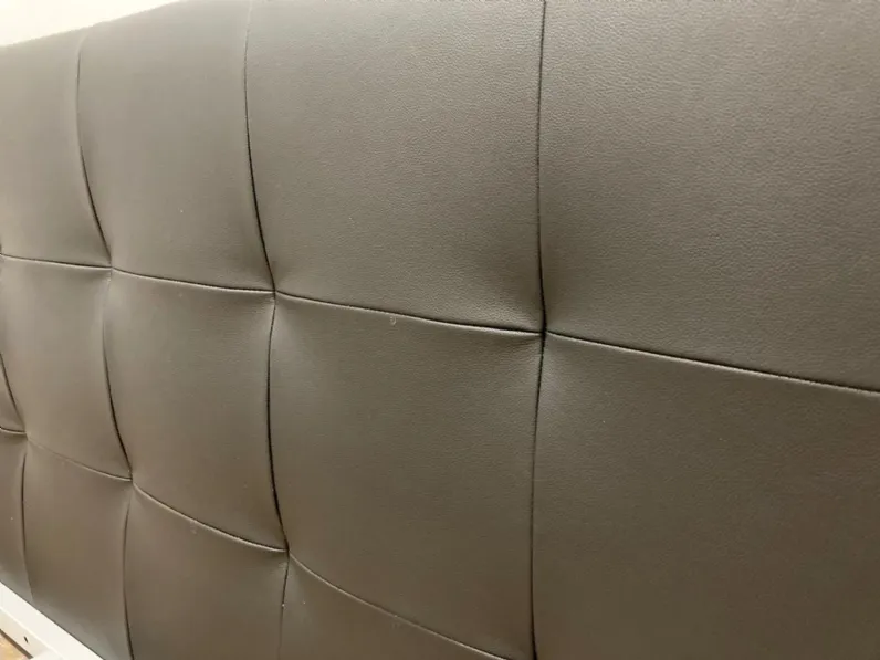 Letto matrimoniale moderno Letto moma di Veneran a prezzo ribassato