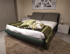 Letto matrimoniale design River con piedino V&nice a prezzo scontato