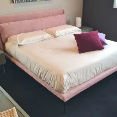 Letto matrimoniale con piedini Eddie 160x200 Noctis a prezzo ribassato