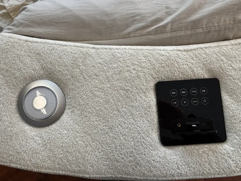 Letto design Letto rotondo cristal high-tech tessuto Artigianale scontato 48%