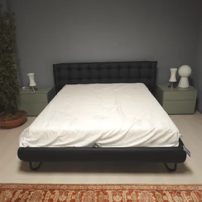 Letto matrimoniale design Hug 05 low Noctis a prezzo scontato