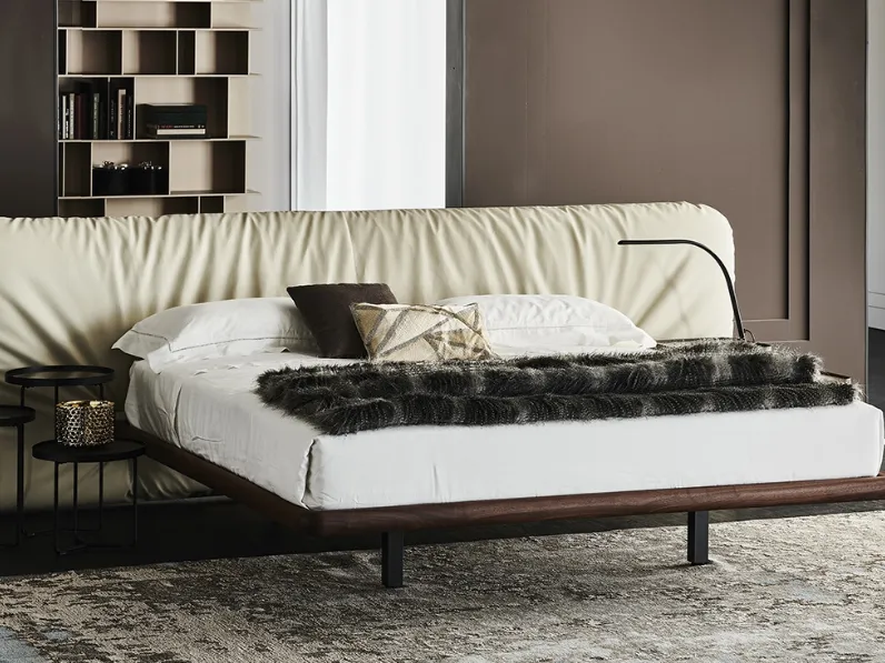 Letto Marlon matrimoniale con gambe. Prezzo speciale!