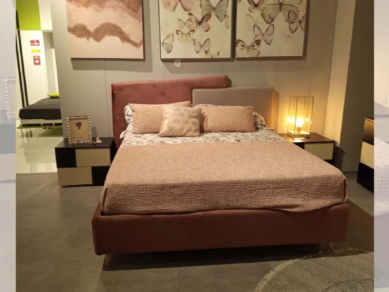 Letto design con giroletto Mizar Collezione esclusiva a prezzo ribassato