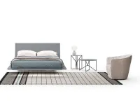 Letto design con gambe Plana Presotto a prezzo ribassato