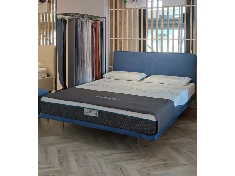 Letto design con gambe Snap Le comfort a prezzo scontato
