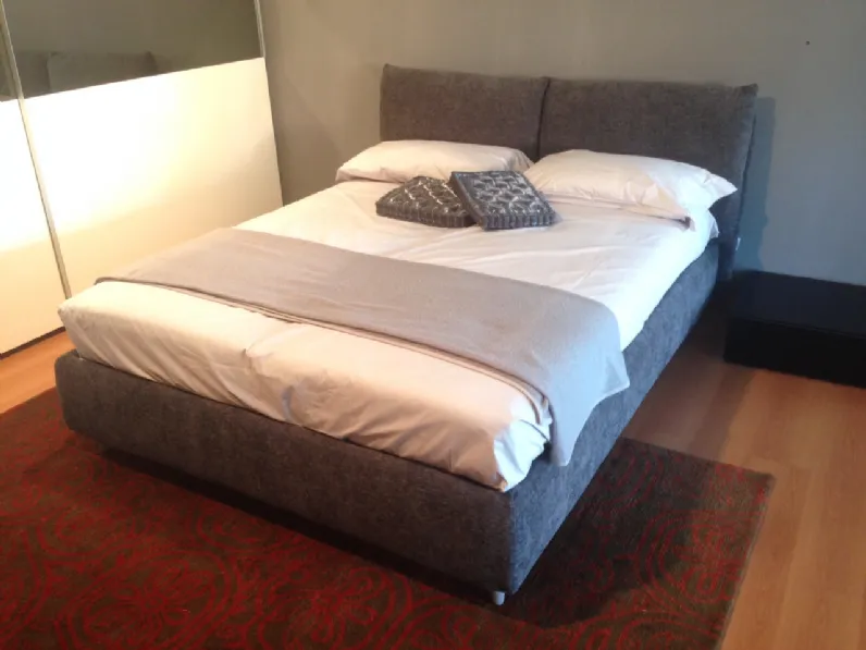 Letto matrimoniale design Topazio Bontempi a prezzo scontato