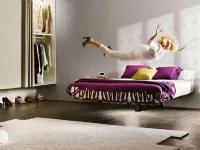 Letto design con piedini Fluttua Lago a prezzo ribassato
