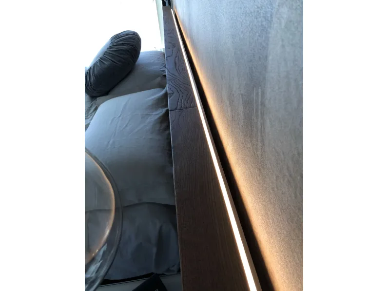Letto matrimoniale con piedini Fluttua wildwood Lago a prezzo scontato