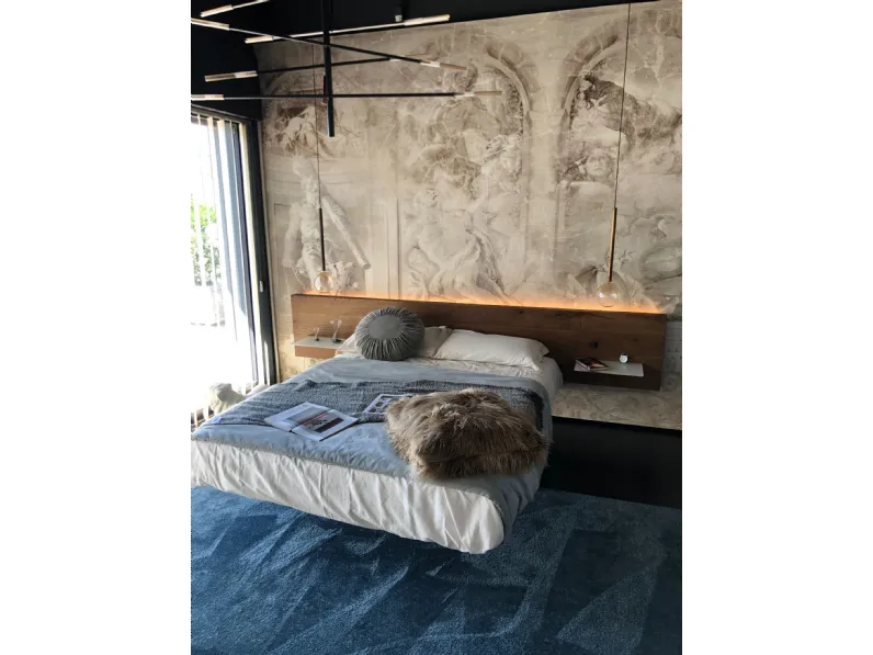 Letto matrimoniale con piedini Fluttua wildwood Lago a prezzo scontato