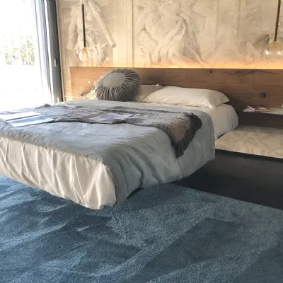 Letto in legno con piedini Fluttua wildwoodLagoa prezzo scontato