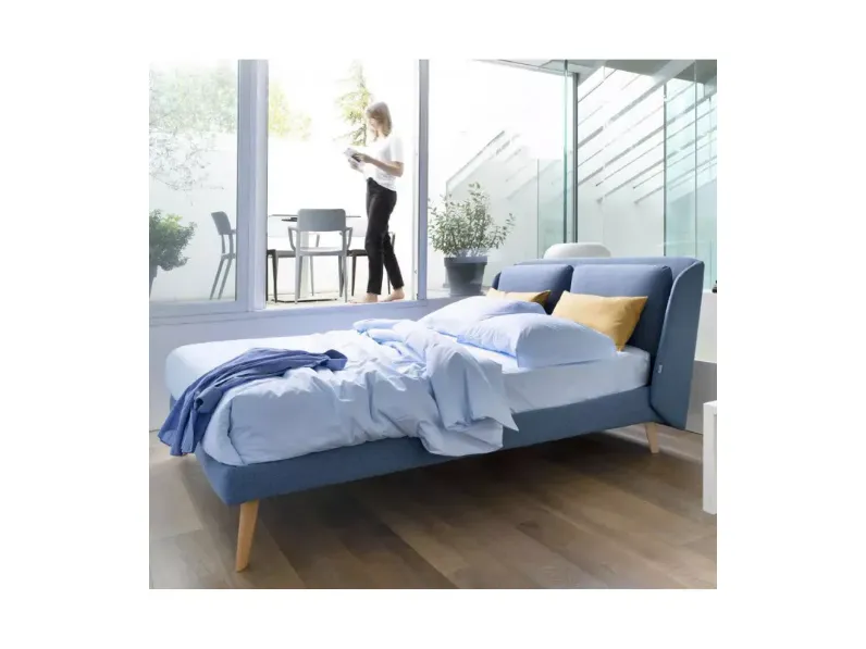 Letto design con gambe Hello * Noctis a prezzo scontato