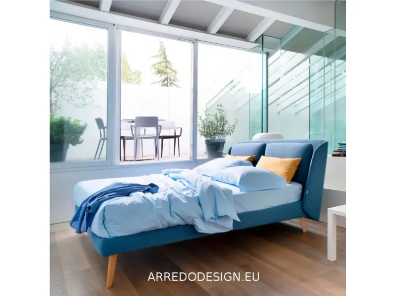 Letto design con piedini Hello * Noctis a prezzo ribassato