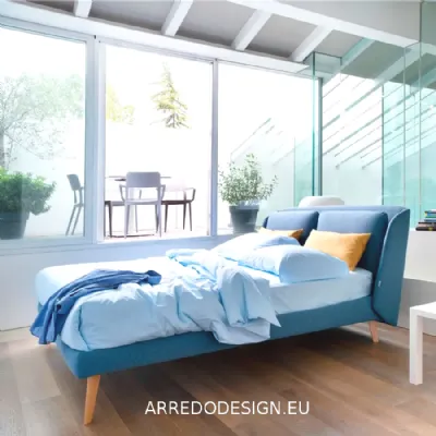 Letto design con piedini Hello * Noctis a prezzo ribassato