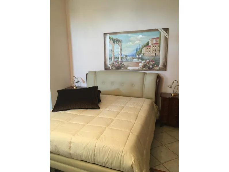 Letto matrimoniale ikarus in pelle  ditta Pigoli con uno sconto del 78%