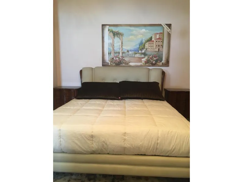 Letto matrimoniale ikarus in pelle  ditta Pigoli con uno sconto del 78%