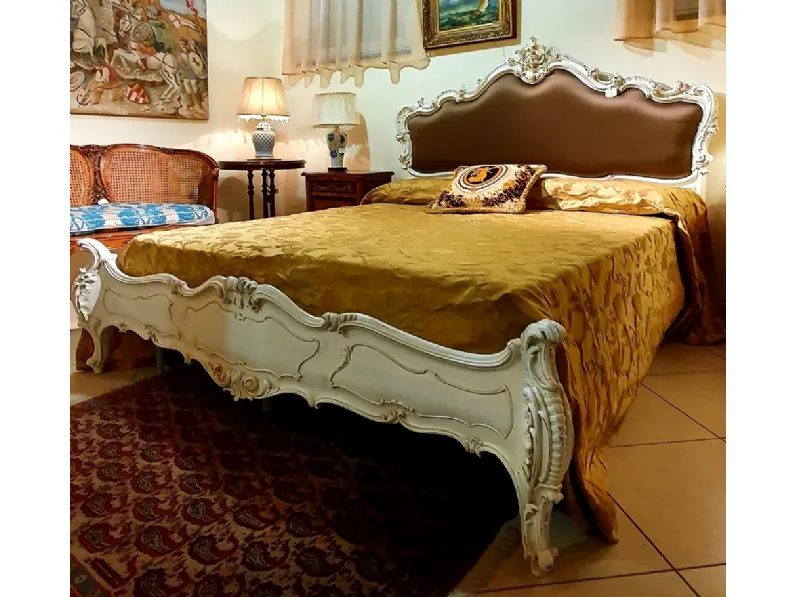 Letto matrimoniale con giroletto Letto matrimoniale in massello di noce laccato bianco Collezione esclusiva a prezzo ribassato