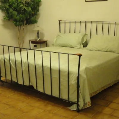 Letto matrimoniale in stile moderno in ferro scontato del -50%