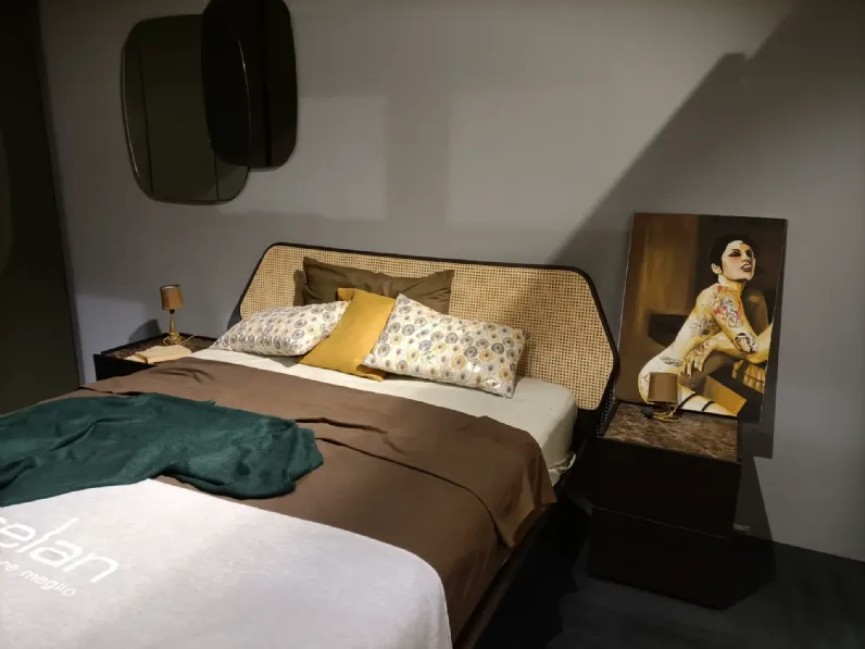 Letto design con piedini Letto trama com materasso  e comodini  Pianca a prezzo scontato