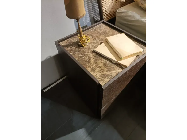 Letto design con piedini Letto trama com materasso  e comodini  Pianca a prezzo scontato