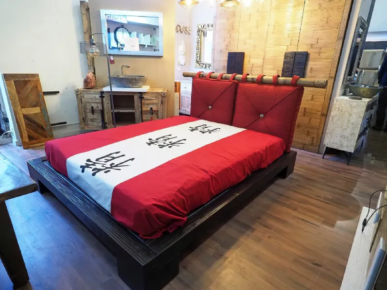 Letto in legno con giroletto Letto zedn japan legno ebambu con cuscinoni red Nuovi mondi cucinea prezzo scontato