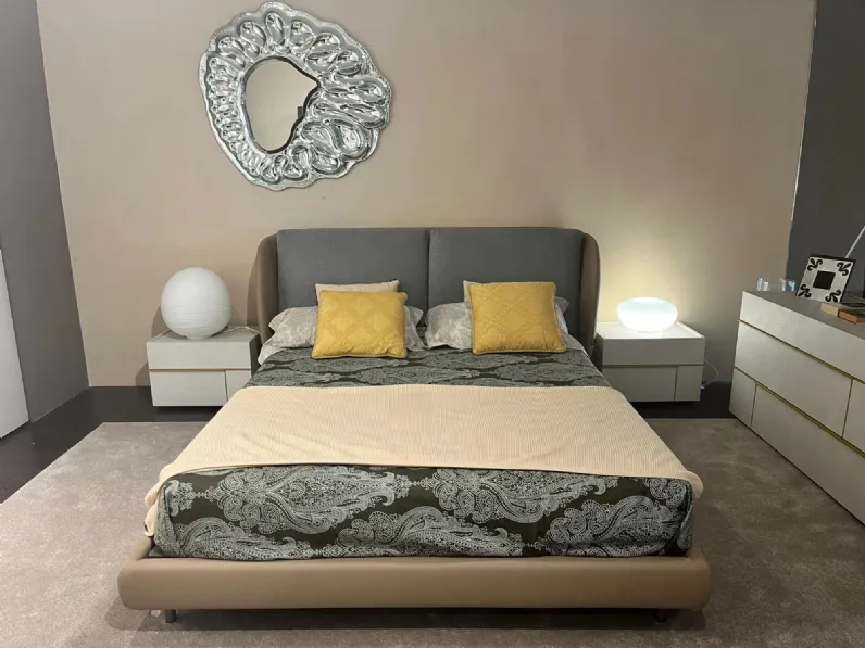 Letto matrimoniale con giroletto Charming Collezione esclusiva a prezzo ribassato