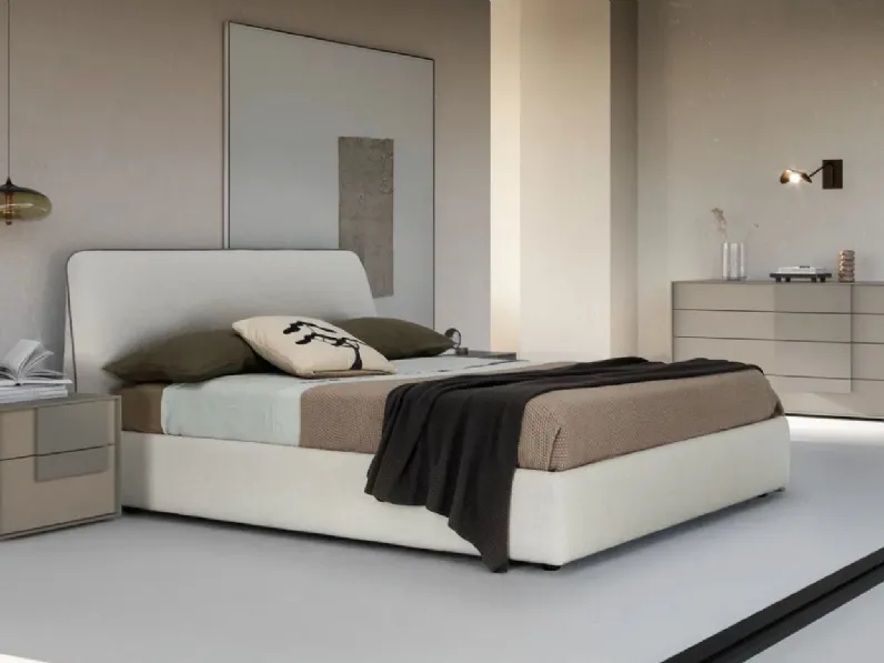 Letto matrimoniale con gambe Chloe con gruppo notte cube Adok a prezzo ribassato