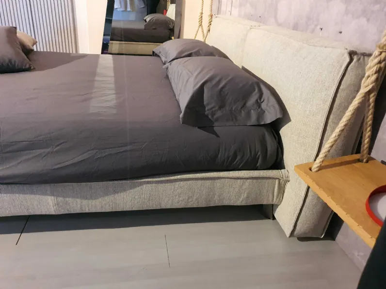 Letto moderno con giroletto Flann air 2.0 Ditre italia a prezzo scontato