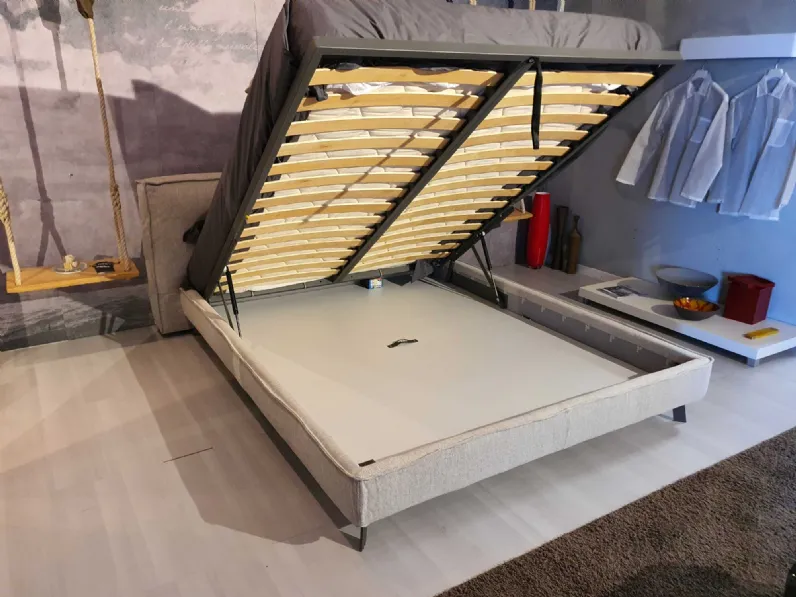 Letto moderno con giroletto Flann air 2.0 Ditre italia a prezzo scontato