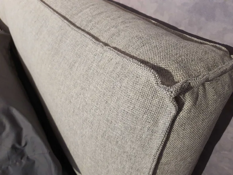 Letto moderno con giroletto Flann air 2.0 Ditre italia a prezzo scontato
