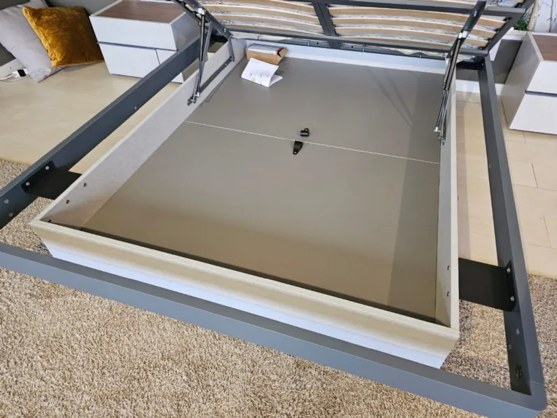 Letto moderno con contenitore Ken Tomasella a prezzo ribassato