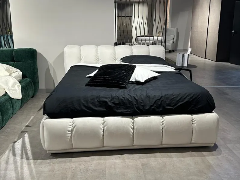 Letto imbottito modello Sacai di Franco ferri scontato 50%