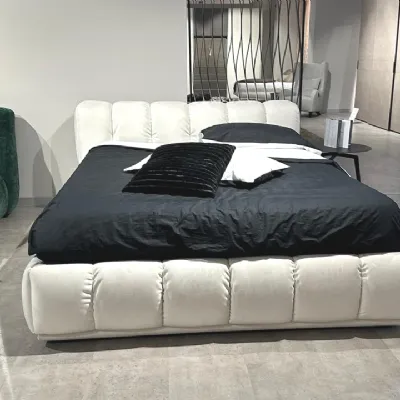 Letto imbottito modello Sacai di Franco ferri scontato 50%