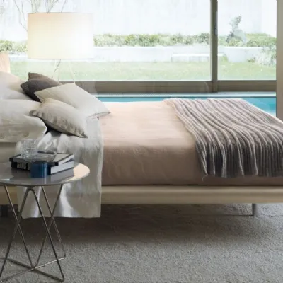 Letto imbottito con gambe ShellonDesirea prezzo ribassato