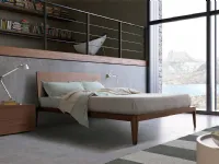 Letto in legno con gambe SpilloPiancaa prezzo scontato