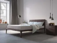 Letto in legno con gambe SpilloPiancaa prezzo scontato