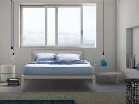 Letto in legno con gambe SpilloPiancaa prezzo scontato