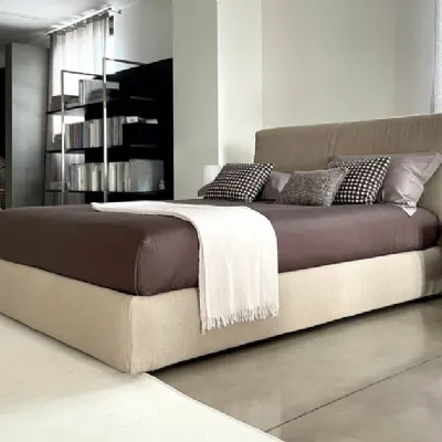 Letto imbottito modello Myplace di Flou scontato 23%