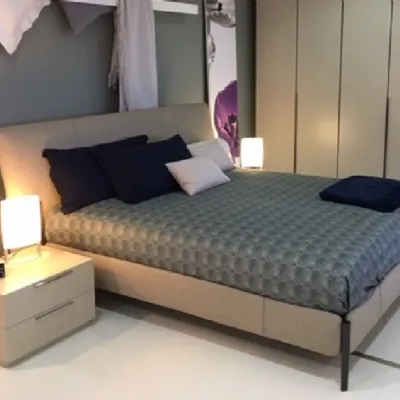 Letto design con gambe Nick Molteni & c a prezzo scontato