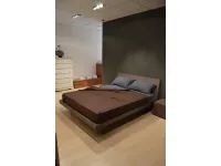 Letto Matrimoniale SAN GIACOMO modello FEBO 1.0 in finitura Rovere argilla. Letto di carattere contemporaneo dotato di montanti laterali della testiera e giroletto realizzati in legno massello spessore mm 40 rivestito con piallaccio. Offerta Outlet Mobilgross. Dimensioni Letto (Lunghezza 170 cm x Profondit 220 cm x Altezza testata 91 cm). Scontato del - 33 %.  