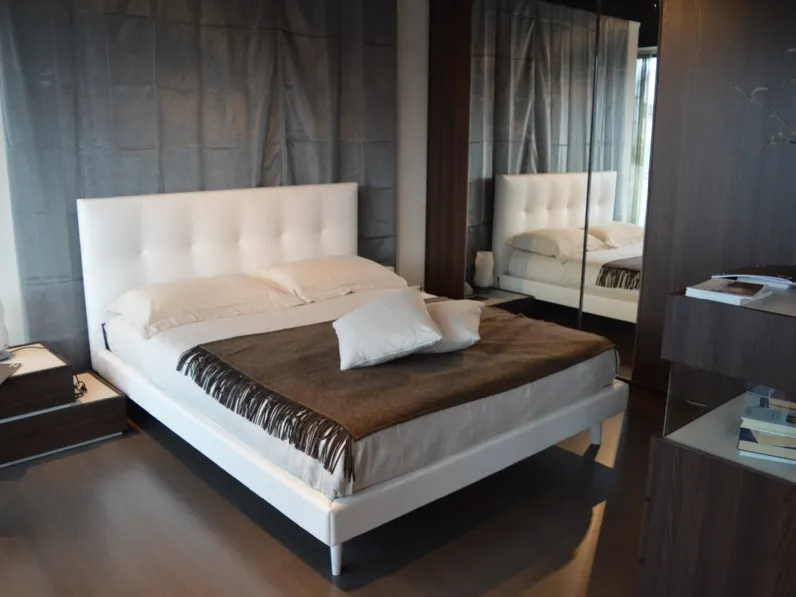 Letto moderno Max capitonne basso di Twils SCONTATO 