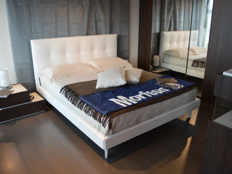 Letto moderno Max capitonne basso di Twils SCONTATO 