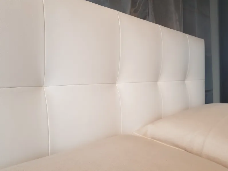 Letto moderno Max capitonne basso di Twils SCONTATO 