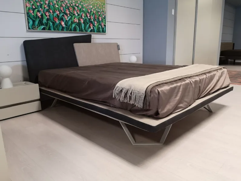 Letto moderno Metting Presotto con uno sconto del 45%