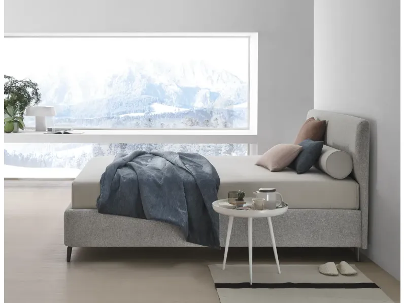 Letto imbottito modello Banny di Artigianale scontato 30%